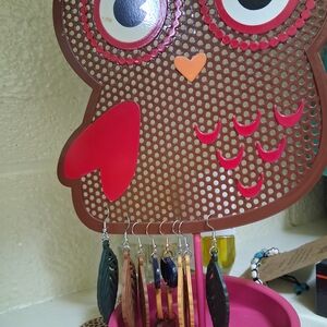 Owl-Shaped Earring Holder with Earrings - Brown and Pink